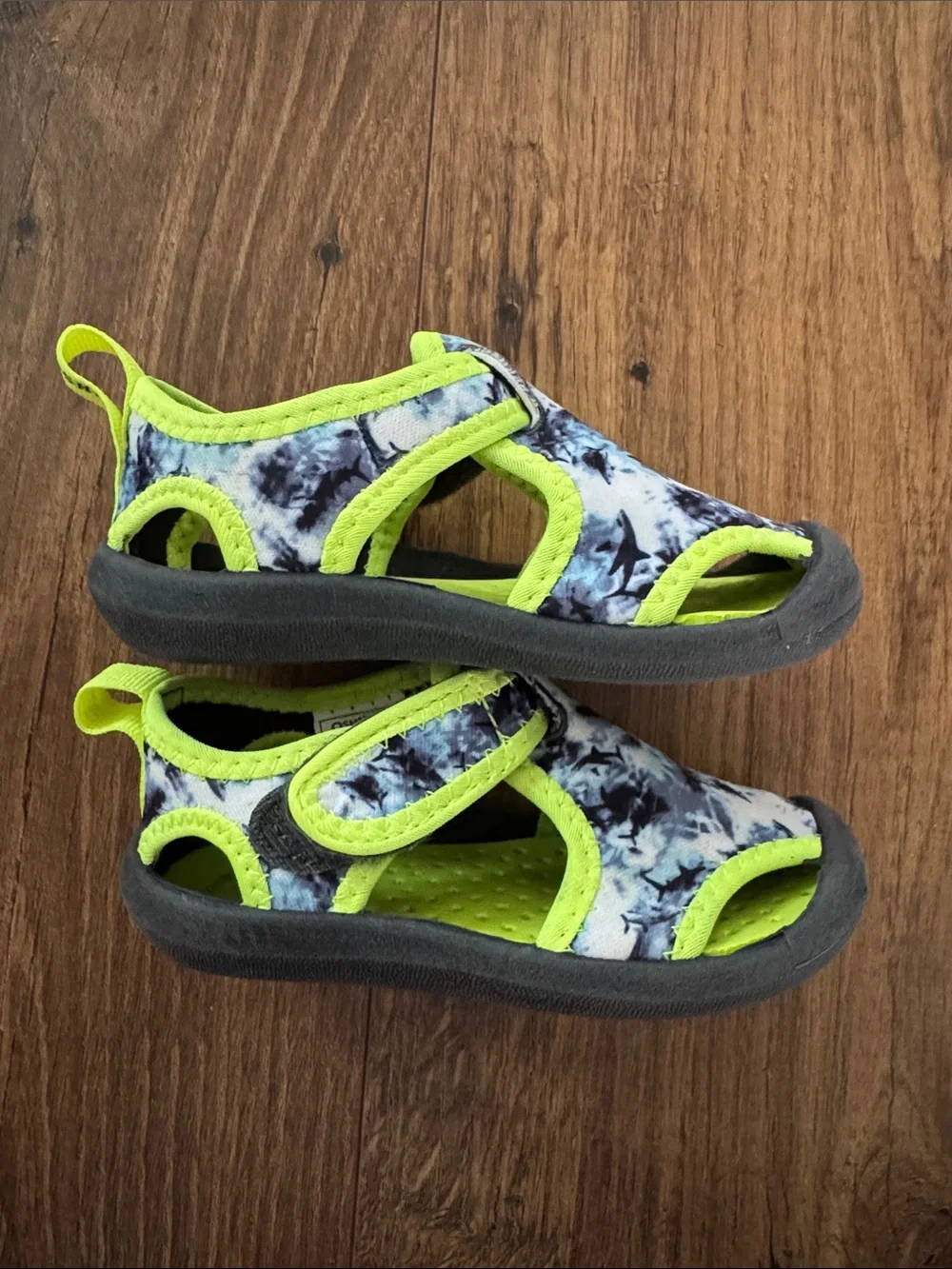 OskKosh B’gosh toddler water shoes, size 6